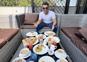Surat food blogger Vatsal Jariwala AKA the foodiecam sweeps the floor by achieving the title of 100k Followers on Instagram