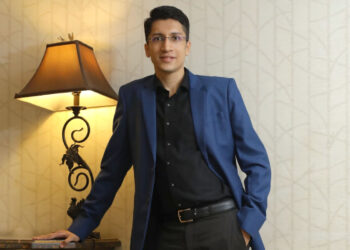 Now shopping is made easy by Strollay