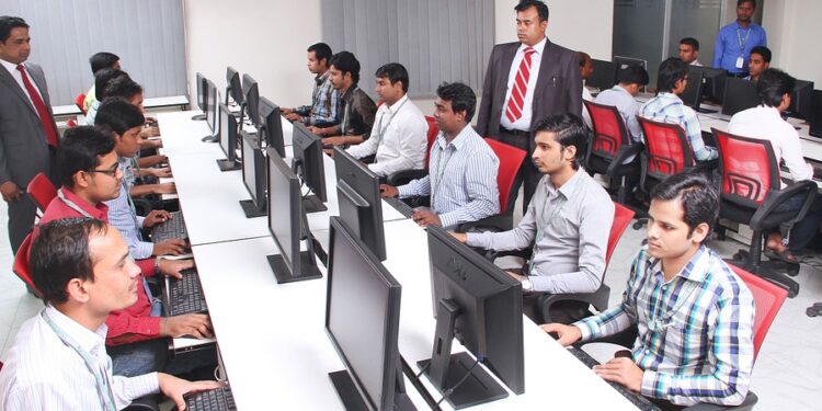 10th Pass Jobs- The Best Career Options For Migrants In India
