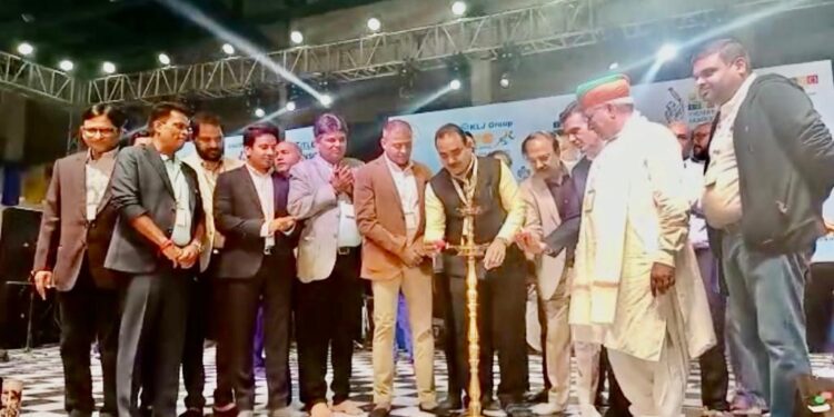 Shikhar Dhawan and Rajyavardhan Singh Rathore boosted the enthusiasm of the players