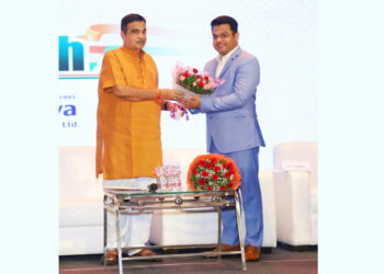 Entrepreneur Sachin Bamgude receives 'Pride Of Maharashtra' Award by the hands of Nitin Gadkari