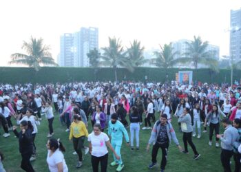 The New Year's morning was started by Surtis with fitness