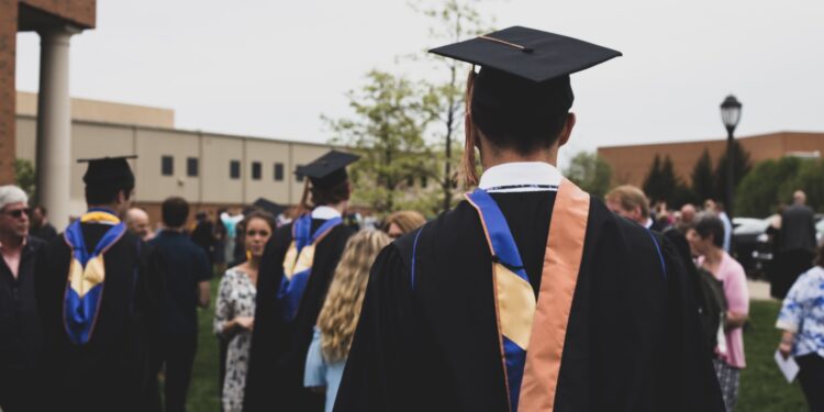 Why Industry Exposure is Important for Management Students (BBA, MBA) and How it Benefits Them!