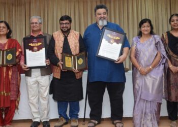 Professor Dr. S. M. (Raja) Dixit and Dr. Kurush Dalal was honoured with the Late Prakashchandra Surana Historian Award