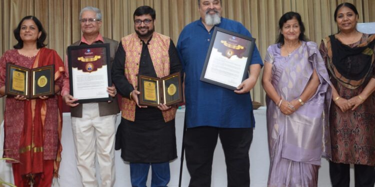 Professor Dr. S. M. (Raja) Dixit and Dr. Kurush Dalal was honoured with the Late Prakashchandra Surana Historian Award