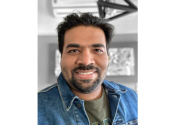 From Code to Couplets: Pune Technologist Mandar Palshikar Releases Debut Poetry Collection “Zindagi… Siyahi aur Jazbaat”